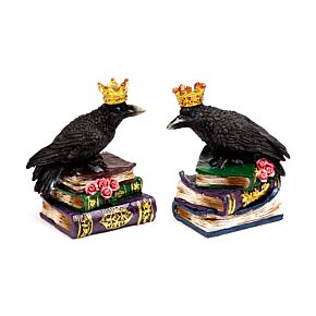 Kråka med Krona Stående på Böcker Ornament
